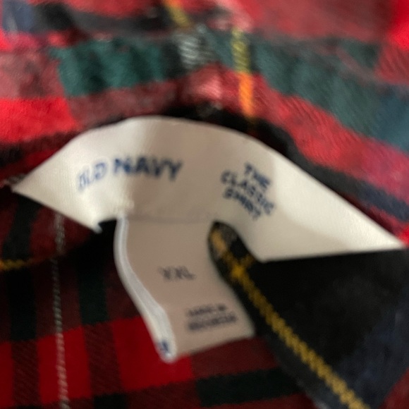 Women’s XXL Old Navy Red Christmas Flannel Button Up Shirt - Picture 2 of 2